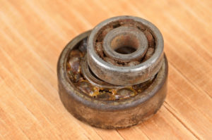 rusty-ball-bearings-poor-lubrication